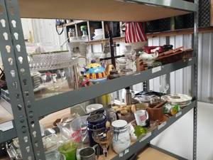 lot 199 image: Shelf lot