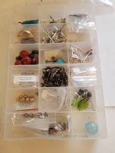 lot 207 image: Jewelry making supplies