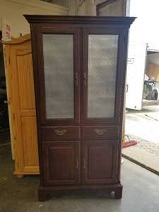 lot 214 image: Wood pie safe