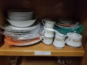 lot 53 image: China set