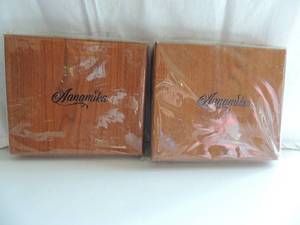lot 27 image: Leather billfold with RFID protector  quantity 2  NIB