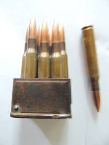 lot 25 image: Ammo- 7.62 Garrand marked LC-64  Clip with 8 shells