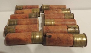 lot 102 image: 10 gauge paper shells quantity 12   for collection only