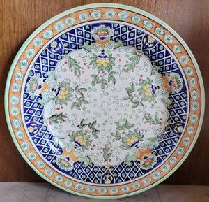lot 38 image: LARGE DECORATIVE PLATTER IN STYLE, COLOR, AND CONDITION SHOWN.