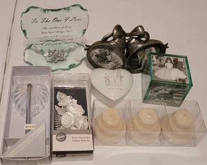 lot 54 image: LOT OF WEDDING  MARRIAGE THEMED ITEMS INCLUDING GLASS HEART-SHAPED DISPLAY, PICTURE FRAMES, GLASS PHOTO CUBE AND MORE AS SHOWN.