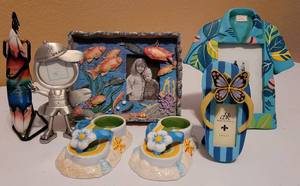 lot 55 image: LOT OF BEACH  HAWAIIAN THEMED ITEMS INCLUDING PICTURE FRAMES, SANDAL-SHAPED TEALIGHT HOLDERS AND MORE AS SHOWN.