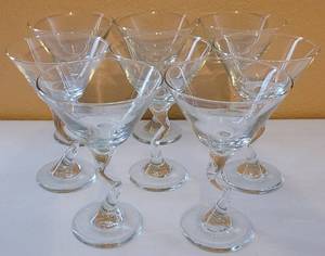 lot 64 image: SET8 - LIBBEY 37799 Z Stem 9 14 oz TRADITIONAL MARTINI GLASS 6.5H