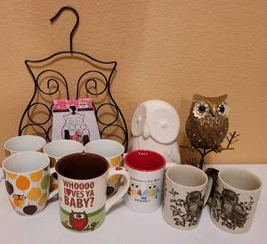 lot 66 image: OWL COLLECTION. HANGING ORGANIZER IN OWL FORM, SET4 RACHEL RAY LITTLE HOOT MUGS. MODEL K014. 4H, OWL EARRING HOLDER AND MORE