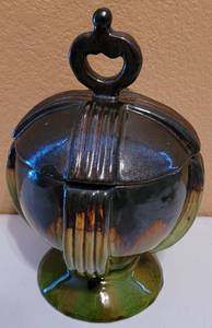 lot 97 image: GREEN FAIENCE KILN FIRED LIDDED VESSEL IN TREFOIL SHAPE APPROX 12H