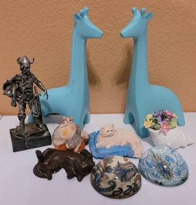 lot 98 image: COLLECTIBLE LOT. PAPERWEIGHTS, NORSE ERIK VIKING FIGURE ON MARBLE BASE (MADE IN ITALY), CATS PLUS