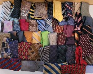 lot 108 image: TIE ASSORTMENT. VARIOUS MAKERS AND STYLES. MOST ARE 100% SILK.