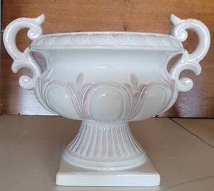 lot 17 image: KILN FIRED CREAM GLAZED TERRA COTTA VESSEL IN TROPHY FORM