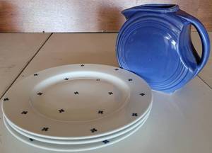 lot 73 image: (3) BLUE INDIGO BY SPODE 10.5 DINNER PLATES w BLUE FLOWERS, VINES AND LATTICE, RIM, NO TRIM (Active, 2014 - ) AND DISC PITCHER