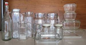 lot 74 image: VINTAGE KITCHENWARE. INCLUDES GLASS REFRIGERATOR STORAGE BOXES w LIDS, MATCHING PITCHERS, VINTAGE CANNING JARS
