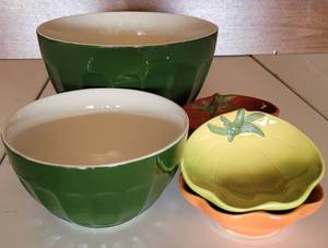 lot 75 image: WILLIAMS-SONOMA SERVEWARE INCLUDES EMILE HENRY AND TOMATO DIPPING BOWLS. ALL MARKED