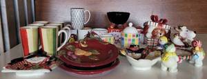 lot 76 image: FITZ AND FLOYD COLLECTION. ALL MARKED. VARIOUS PATTERNS AND THEMES