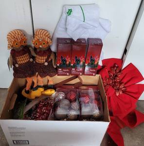 lot 84 image: ASSORTED FALL  CHRISTMAS DECOR AS SHOWN.