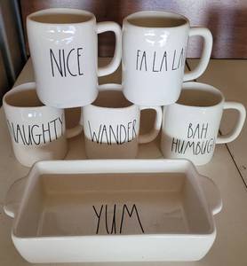 lot 86 image: RAE DUNN MAGENTA SERVEWARE