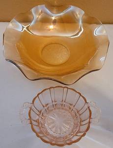 lot 197 image: PINK DEPRESSION BOWL AND MARIGOLD CARNIVAL GLASS RUFFLED BOWL