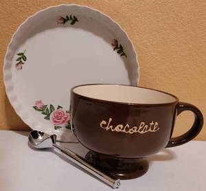lot 121 image: CHRISTINEHOLM ROSE TART DISH AND OVERSIZED CHOCOLATE DISH IAND ICE CREAM SCOOPER