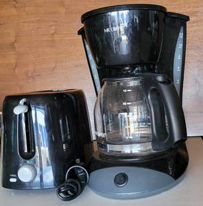 lot 124 image: TOASTER MODEL SA-PT01 AND MR. COFFEE MODEL DW13 AS SHOWN.