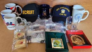 lot 134 image: PATRIOTIC AND MILITARY COLLECTION INCLUDES GEORGE W BUSH 43RD PRESIDENTIAL SEAL & SIGNATURE MUG PLUS
