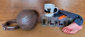 lot 150 image: HALLOWEEN INCLUDES BALL AND CHAIN, SEVERED FOOT, (4) OLD FASHION FROSTED DECORATED GLASSES PLUS