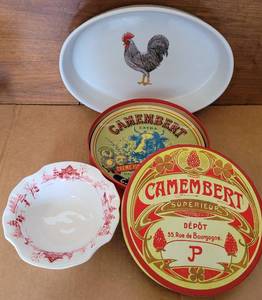 lot 159 image: CORDON BLEU GROUP INCLUDES ROOSTER QUICHE DISH, CAMEMBERT PLATES IN BOX PLUS ALL MARKED
