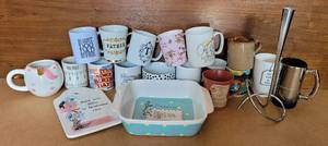 lot 167 image: COLLECTIBLES AND MUGS. MODERNIST BLACK  BLUM BLUMENVASE LOOP VASE, RETRO BROWNIE PAN AND MORE