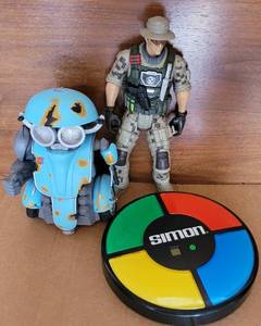 lot 168 image: TOYS. SIMON SAYS ELECTRONIC GAME (WORKS), FREEDOM WARRIORS 12 ARTICULATED SOLDIER, TRANSFORMERS ROBOT TOY