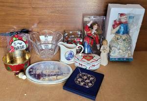 lot 172 image: COLLECTIBLES, HOLIDAY AND DECOR. INCLUDES JIM SHORE, NUTCRACKER, THOMAS KINCAID, MIKASA, WILLOW TREE AND MORE
