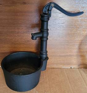 lot 175 image: VINTAGE CAST IRON WATER WELL PUMP BASIN PRIMITIVE