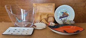 lot 177 image: DECOR AND COLLECTIBLES. GREY GOOSE, CERAMICS, BAKING AND SERVEWARE PLUS