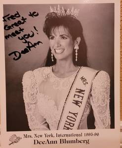 lot 216 image: SIGNED DEEANN BLUMBERG MRS. NEW YORK INTERNATIONAL 1995-96 8 x 10 PHOTOGRAPH AS SHOWN. AUTHENTICITY UNKNOWN.