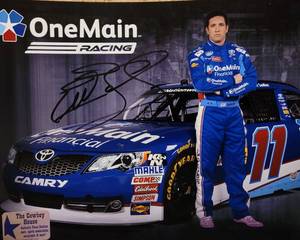 lot 219 image: SIGNED ELLIOT SADLER 8 x 10 PHOTOGRAPH AS SHOWN. AUTHENTICITY UNKNOWN.