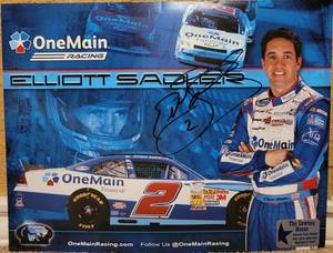 lot 222 image: SIGNED ELLIOT SADLER 8 x 10 PHOTOGRAPH AS SHOWN. AUTHENTICITY UNKNOWN.