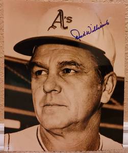 lot 224 image: SIGNED DICK WILLIAMS 8 x 10 PHOTOGRAPH AS SHOWN. AUTHENTICITY UNKNOWN.