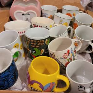 lot 237 image: MID CENTURY PAW, YER COFFEES READY MUG, NOVELTY AND CHARACTER MUGS. INCLUDES MARVIN THE MARTIAN, PEEPS, PLUS