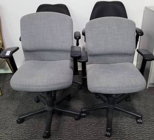 lot 27 image: (4) OFFICE CHAIRS IN STYLES, COLOR, AND CONDITION SHOWN. (SOLD 4X THE MONEY)