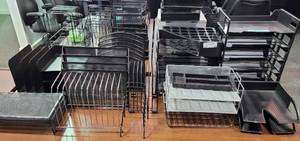 lot 41 image: MIXED LOT OF OFFICE SUPPLIES  ACCESSORIES AS SHOWN.