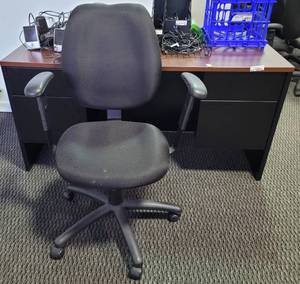 lot 47 image: OFFICE DESK AND CHAIR AS SHOWN. OTHER ITEMS NOT INCLUDED DESK APPROX. 60 L x 30 W x 29 H.