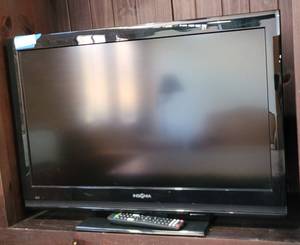 lot 85 image: INSIGNIA 32 HDTV MODEL NS-32L120A13 WITH REMOTE AS SHOWN.