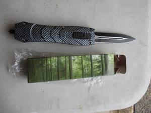 lot 53 image: NEW -In The Box  OTF (Out The Front) Automatic  Push Button Pocket Knife