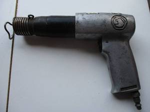 lot 66 image: MATCO TOOLS Model MT-1715 Medium Duty Pneumatic  Air Hammer
