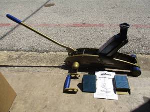 lot 133 image: Lightly Used - AC Delco 2-12Ton (5000-Lb) Rapid Floor Jack, In Case With, Handle, Pump Bar, Anti Skid Wheel Chocks With Operating Instructions