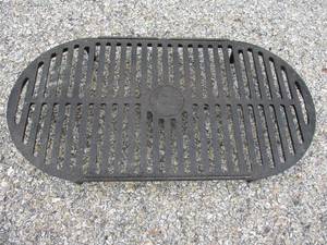 lot 52 image: LODGE #3051 Cast Iron Cooking Grate