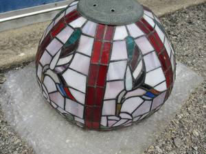 lot 15 image: Humming Bird Design, Lead Glass Lamp Shade