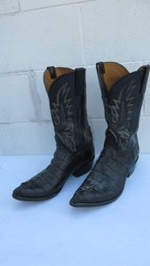 lot 89 image: Lucchese Classics handmade in Texas crocodile skin cowboy boots