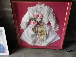 lot 8 image: Wonderful, Large Vintage Patriotic Shadow Box