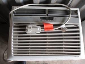 lot 42 image: FRIGIDARE-Window Air Conditioner Model FFRH1822R20, 208-V